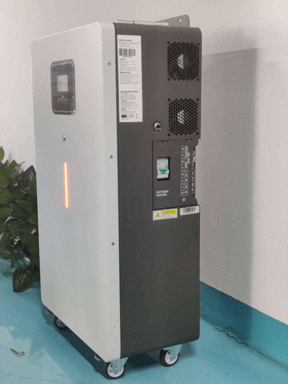 Integrated design Energy Systems 1KW 1.5KW Off Grid Solar Inverter constant voltage technology protects the circuit